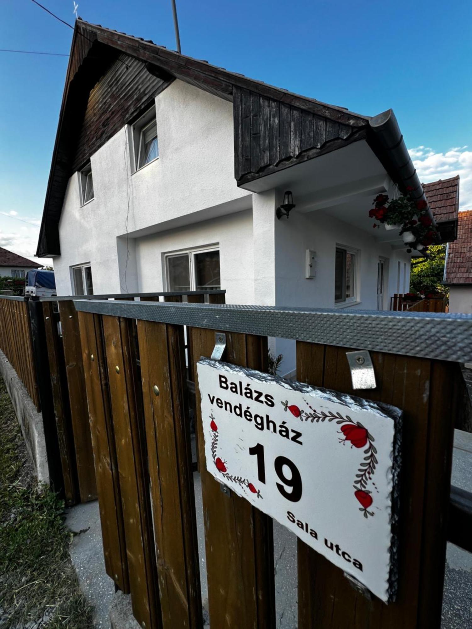 Lupeni Balazs Vendeghaz公寓式酒店 外观 照片